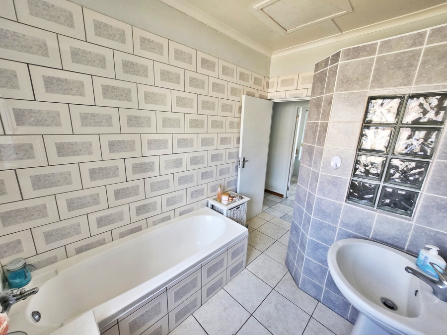 3 Bedroom Property for Sale in Struisbaai Western Cape